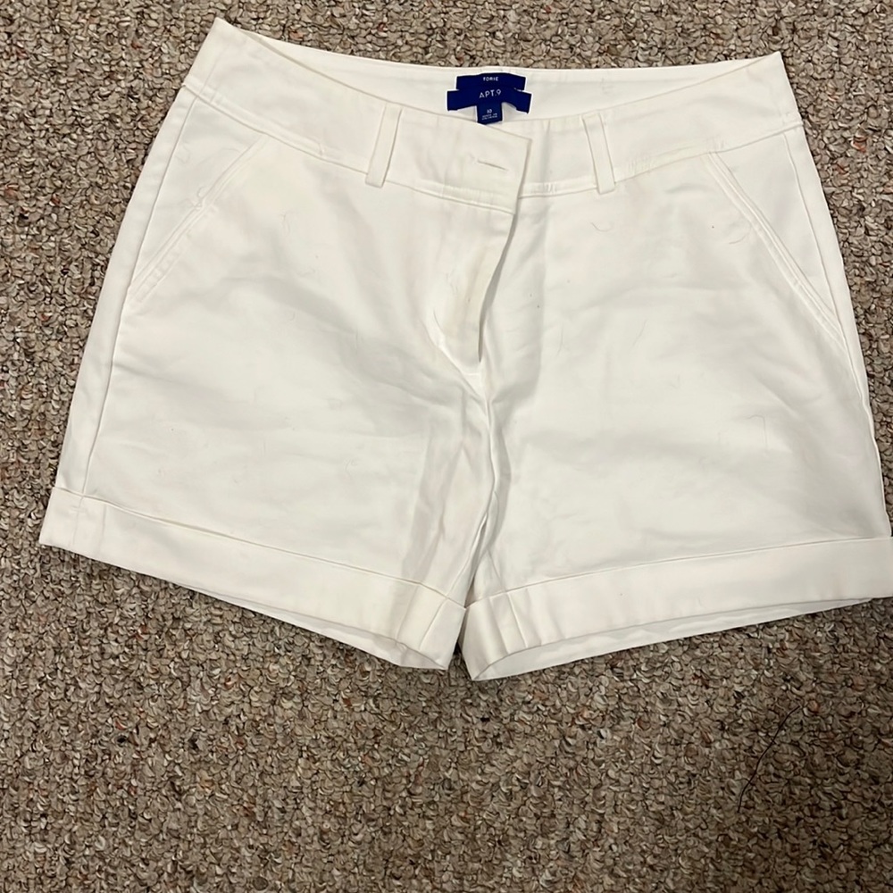 Apt 9 size 10 Torie shorts white